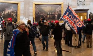 Відео: прихильники Трампа штурмують Капітолій, сталася стрілянина, є поранені