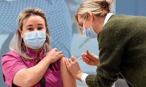 В Минздраве рассказали об особенностях вакцинации: кого в Украине прививают больше