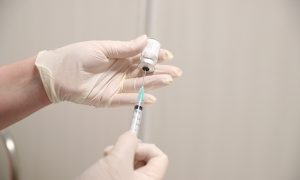 Вже зовсім скоро: у Зеленського уточнили, коли до Україні дістанеться COVID-вакцина 