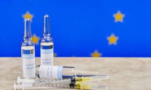 В ЕС хотят вакцинировать от коронавируса всех желающих до конца лета