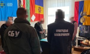 Фото: чиновник летной академии «спалился» на крупной взятке