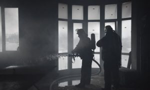 Фото: в Одессе загорелась новостройка, есть погибший