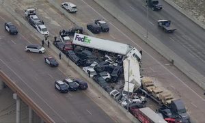 У США через ожеледицю сталася масштабна ДТП — зіштовхнулися 133 автівки, є загиблі