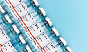 Пять стран ЕС призвали Брюссель увеличить производство вакцины