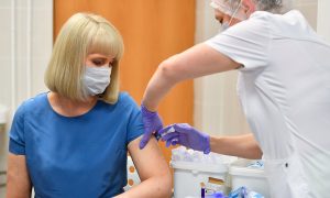 Можно ли вакцинироваться, если переболел COVID-19: ответ экспертов