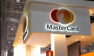 З 5 тис до 35 тис грн готівкою: Mastercard розширить ліміт поповнення картки на касах