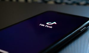 В TikTok призывают отписываться от селебритиз: зачем это делать