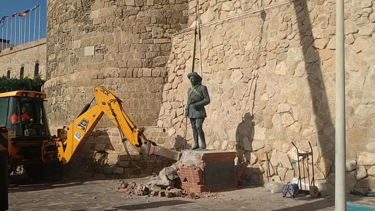 На территории Испании демонтировали последний памятник диктатору Франко