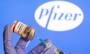 Вакцину Pfizer разрешили хранить в обычной морозильной камере