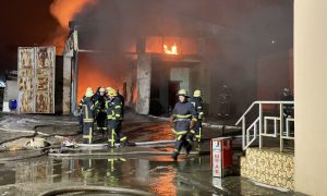 Фото, видео: в Харькове более 12 часов тушили пожар на заводе