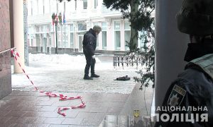 Фото, видео: в Виннице мужчина угрожал взорвать магазин