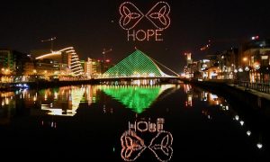 В День святого Патрика в небо над Дублином взлетели 500 дронов (фоторепортаж, видео)