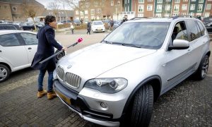 Нидерланды: прихожане двух церквей, нарушивших COVID-ограничения, напали на журналистов