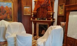 Обнародованы фото с обыска дворца Медведчука на Закарпатье