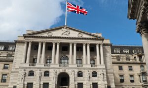 Фото: Британия окончательно переходит на деньги нового образца