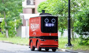 В Японии тестируют беспилотный автомобиль-курьер