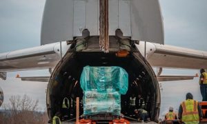 Самолеты Антонова перевезли в США 100-тонные агрегаты для производства вакцины