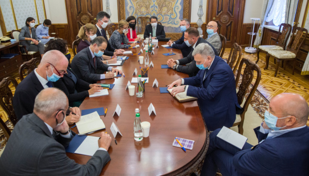 Украину призывают отложить назначение в Высший совет правосудия и КСУ
