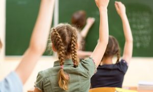 Из-за COVID-ситуации каникулы у киевских школьников начнутся раньше - но не для всех