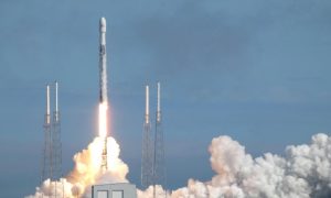 Видео: новые спутники Starlink летят в космос