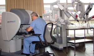 Впервые в Украине ребенка прооперировал робот Da Vinci