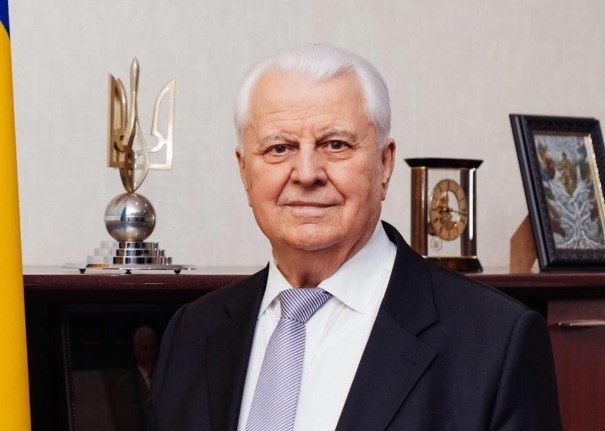 Первая прививка для первого президента: Леонид Кравчук присоединился к COVID-вакцинации