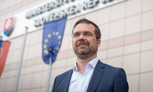 Глава Минздрава Словакии, который одобрил вакцину «Спутник V», уходит в отставку