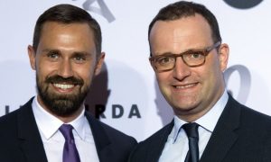 Минздрав Германии купил маски через фирму мужа министра