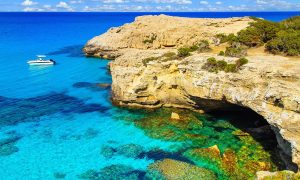 Кипр разрешил въезд туристам из Украины, но есть ряд условий