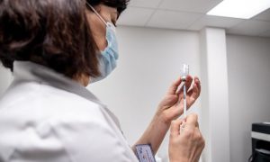 В МОЗ пояснили, как будут транспортировать «капризную» вакцину Pfizer 