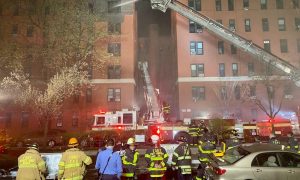 В Нью-Йорке произошел пожар в многоэтажке, более 20 пострадавших