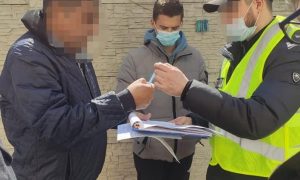 Фото: полиция освободила киевлянина, который три года находился в плену квартирных мошенников