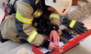 Фото: в России из-под завалов обрушившейся части ТЭЦ достают людей