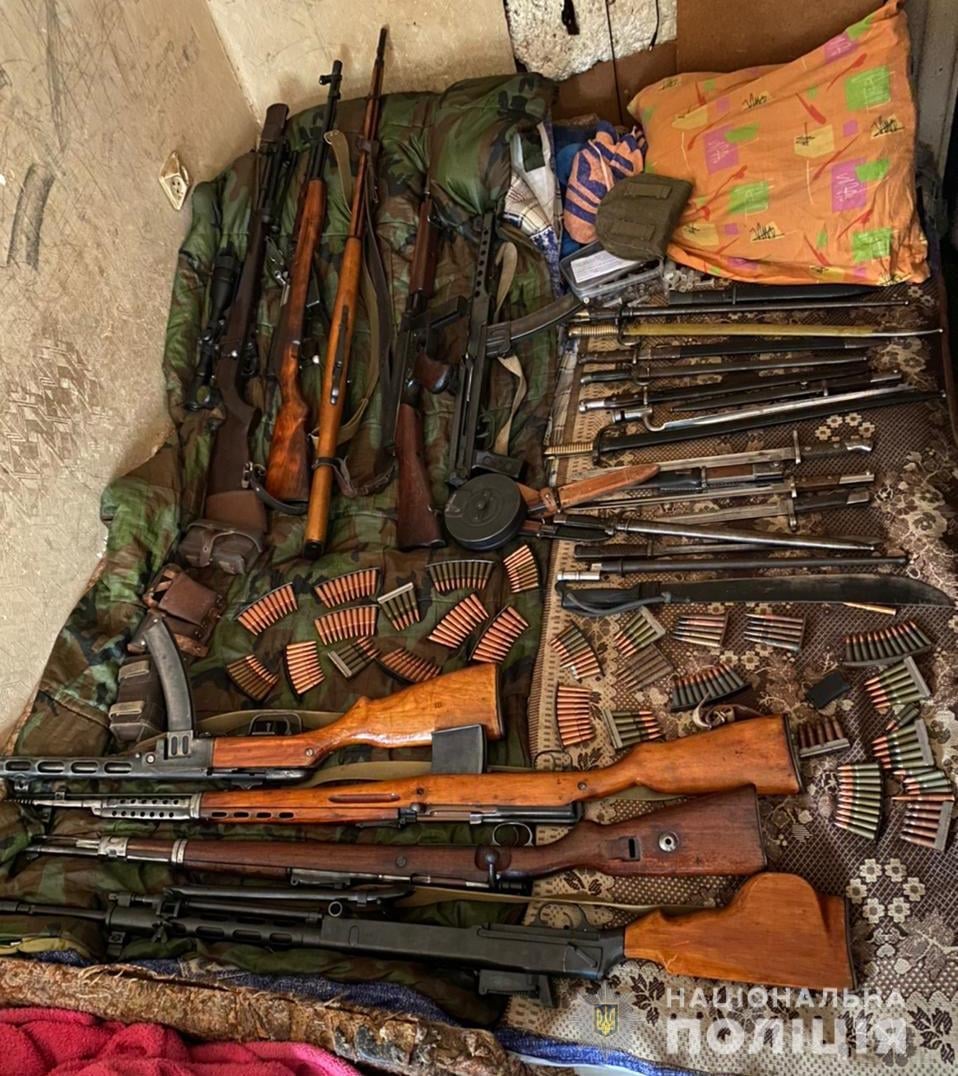 МВД показало, что нашли во время масштабных обысков у одесского криминалитета