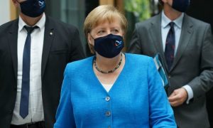 Меркель просит расширить ее полномочия, чтобы побороть третью волну COVID в Германии
