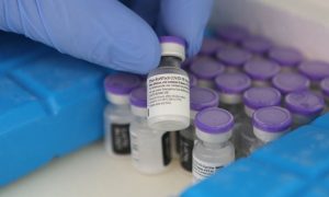 Вакцина Pfizer для ЕС резко подорожала: сколько она стоит