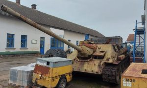 У Чехії людям дозволили здати зброю, яку тримали незаконно, без будь-яких наслідків. Один чоловік вирішив віддати танк