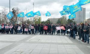 Фото, видео: недовольные локдауном предприниматели атаковали горсовет Николаева