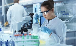 В Британии приостановили испытание таблеток от COVID. Не хватает пациентов