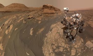 Марсоход Curiosity сделал селфи на фоне инопланетного холма (фото)
