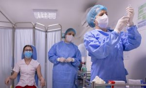 В Молдове журналистов включили во второй этап вакцинации от COVID