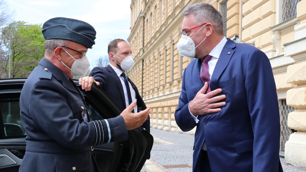 У НАТО очікують відводу російських збройних сил від українського кордону
