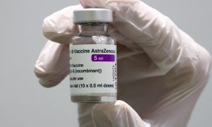 Вакцину для первой прививки в Украине использовали почти полностью