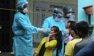 Хвиля коронавірусу в Індії пішла на спад. Там зафіксували найнижчий показник приросту хворих з 14 квітня