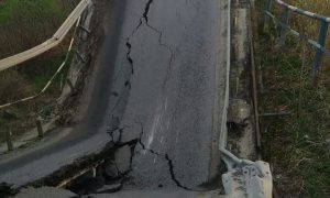 Фото, видео: на Львовщине рухнул автомобильный мост