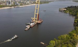Крупнейший в Европе кран сел на мель под Запорожьем
