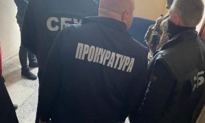 Продавали наркотики и фальсифицировали производства: разоблачена группа полицейских