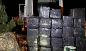 Фото: СБУ задержала контрабандистов сигарет с вертолетом