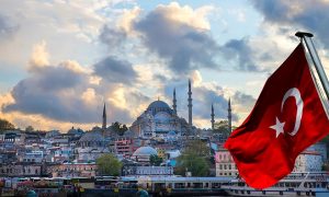 Локдаун в Турции завершится 17 мая. Начнется «управляемая нормализация»