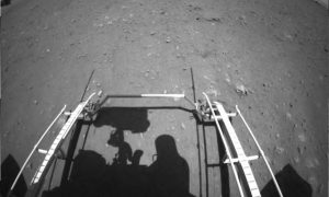 Китайский марсоход Zhurong начал движение по Красной планете